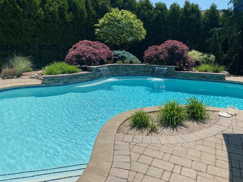 7 Stable Drive Cranston, RI 02831 - Photo 2 of 49