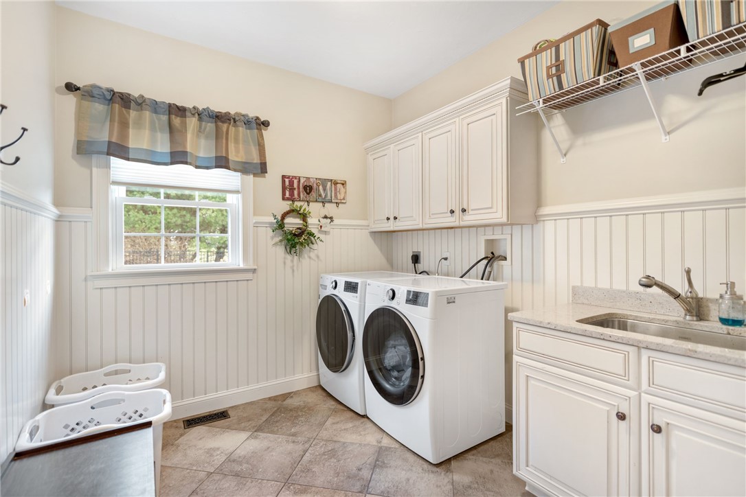 7 Stable Drive Cranston, RI 02831 - Photo 24 of 49