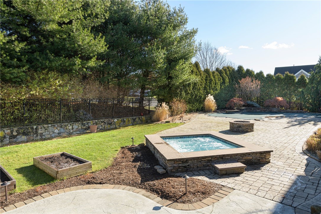 7 Stable Drive Cranston, RI 02831 - Photo 38 of 49