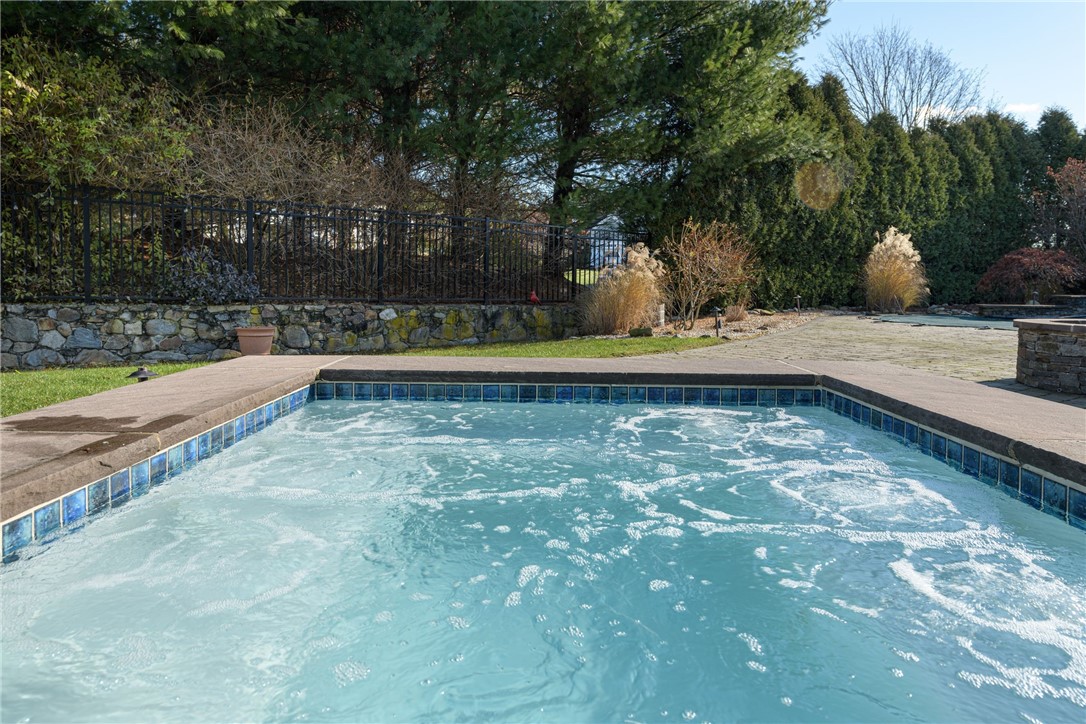 7 Stable Drive Cranston, RI 02831 - Photo 40 of 49