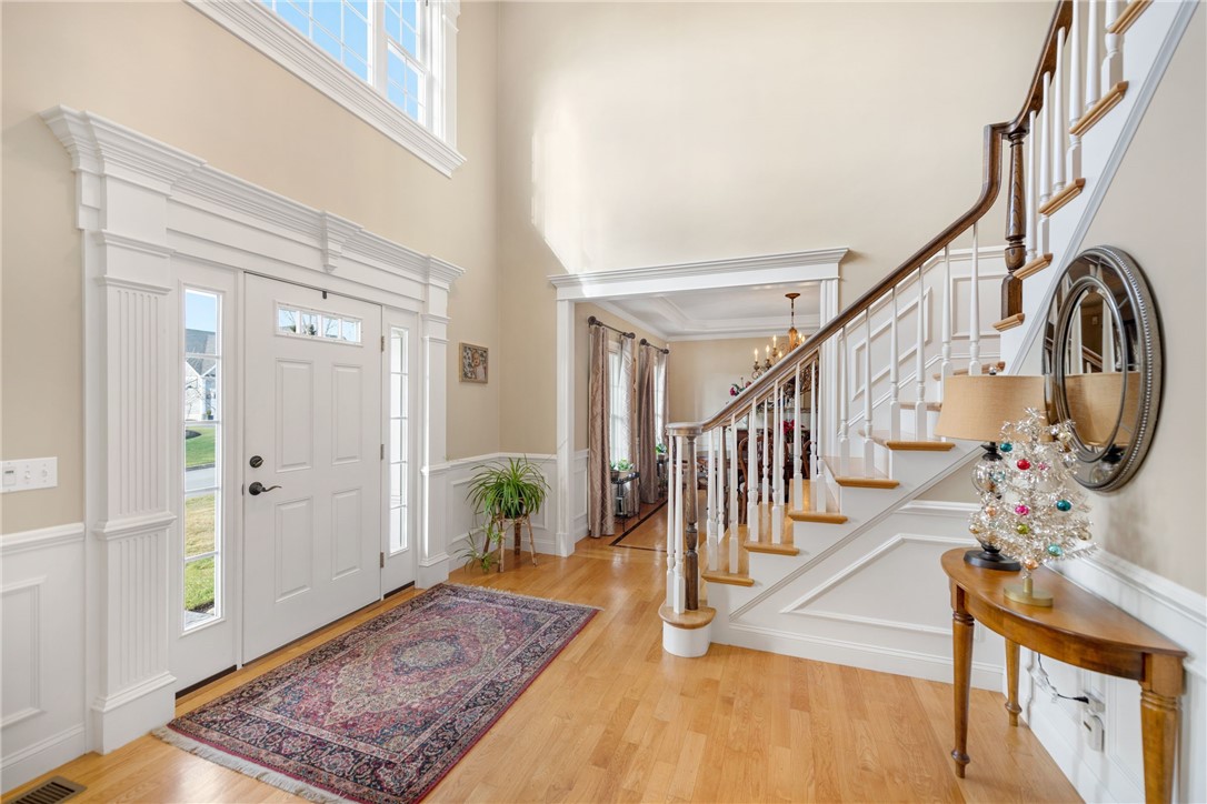 7 Stable Drive Cranston, RI 02831 - Photo 5 of 49