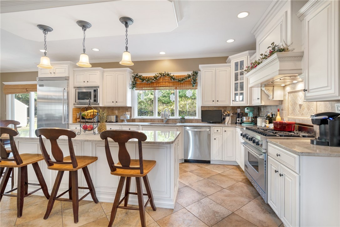 7 Stable Drive Cranston, RI 02831 - Photo 7 of 49