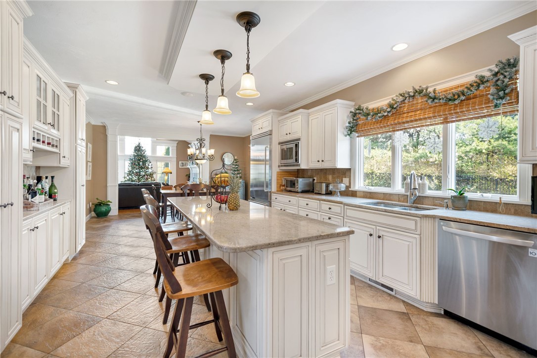 7 Stable Drive Cranston, RI 02831 - Photo 8 of 49