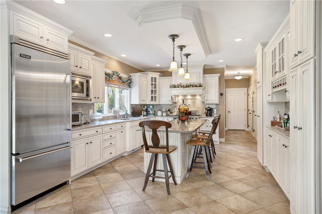 7 Stable Drive Cranston, RI 02831 - Photo 10 of 49