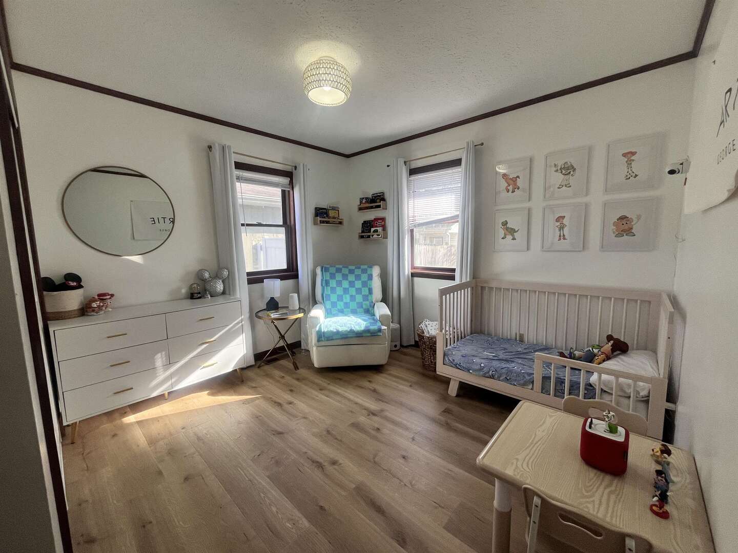 212 East 19th Street Metropolis, IL 62960 - Photo 22 of 30 a living room with furniture and a wooden floor