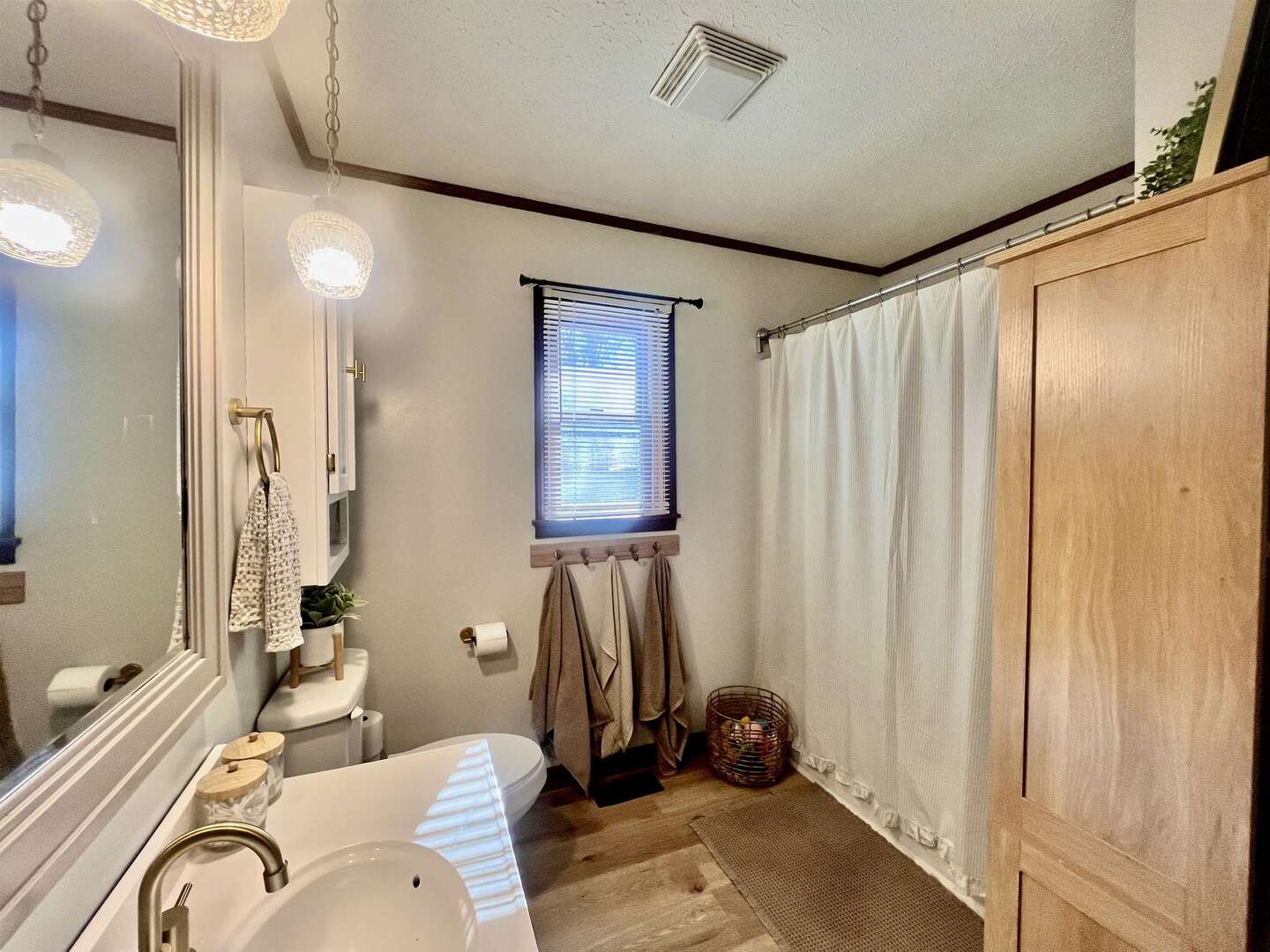 212 East 19th Street Metropolis, IL 62960 - Photo 26 of 30 a bathroom with a sink a mirror and a shower