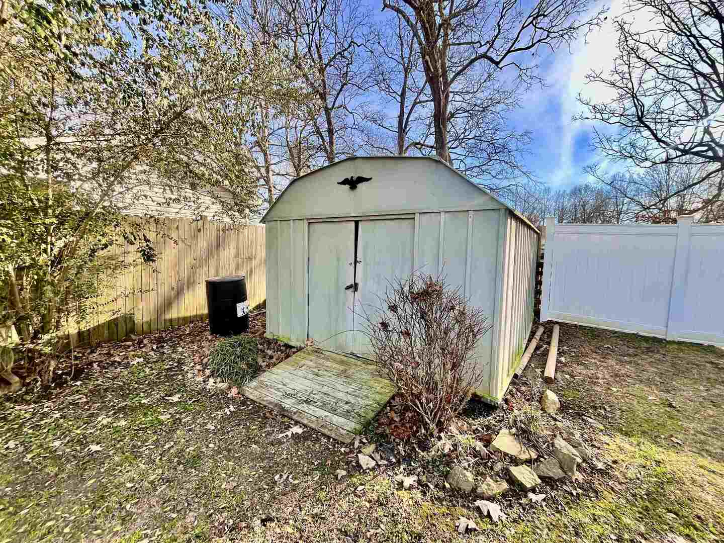 212 East 19th Street Metropolis, IL 62960 - Photo 10 of 30 a front view of a house with garden
