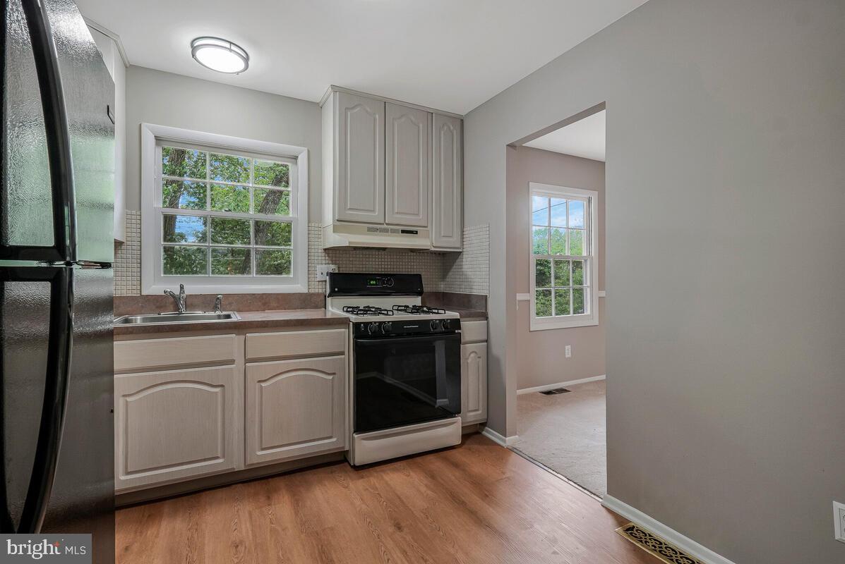223 Compton Road Waldorf, MD 20602 - Photo 13 of 34 Kitchen