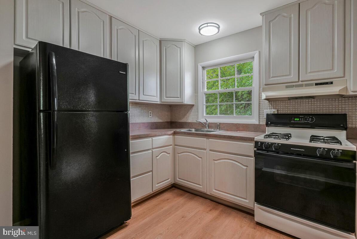 223 Compton Road Waldorf, MD 20602 - Photo 14 of 34 Kitchen