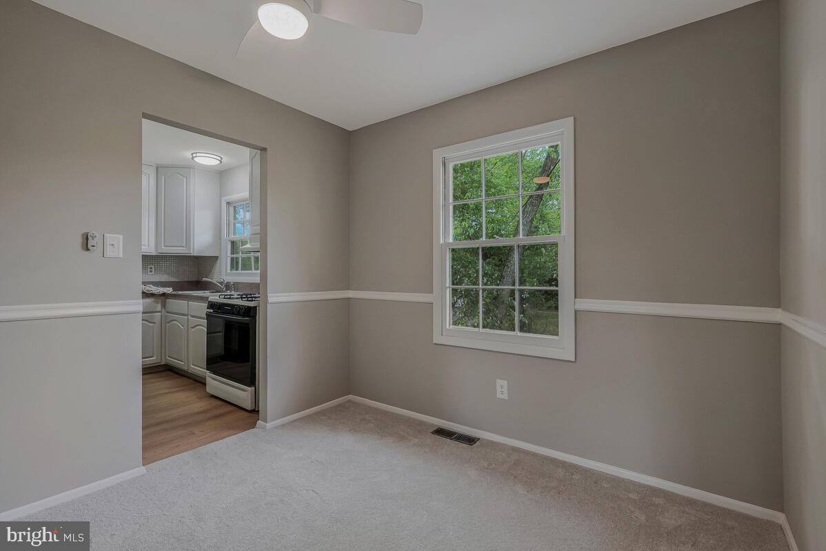 223 Compton Road Waldorf, MD 20602 - Photo 10 of 34 Great space for entertaining.