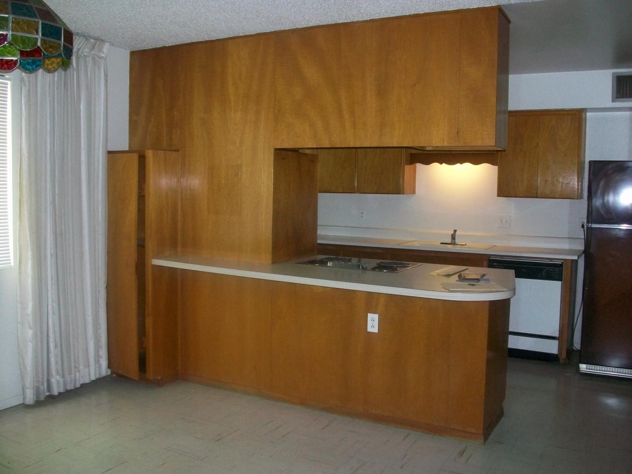 3209 West Calavar Road Phoenix, AZ 85053 - Photo 5 of 10 kitchen