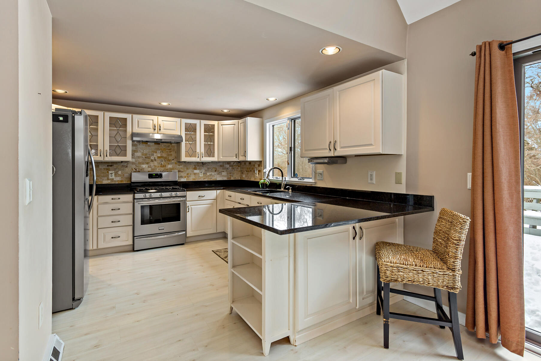 45 Cove Lane Cummaquid, MA 02630 - Photo 7 of 24 Breakfast Bar