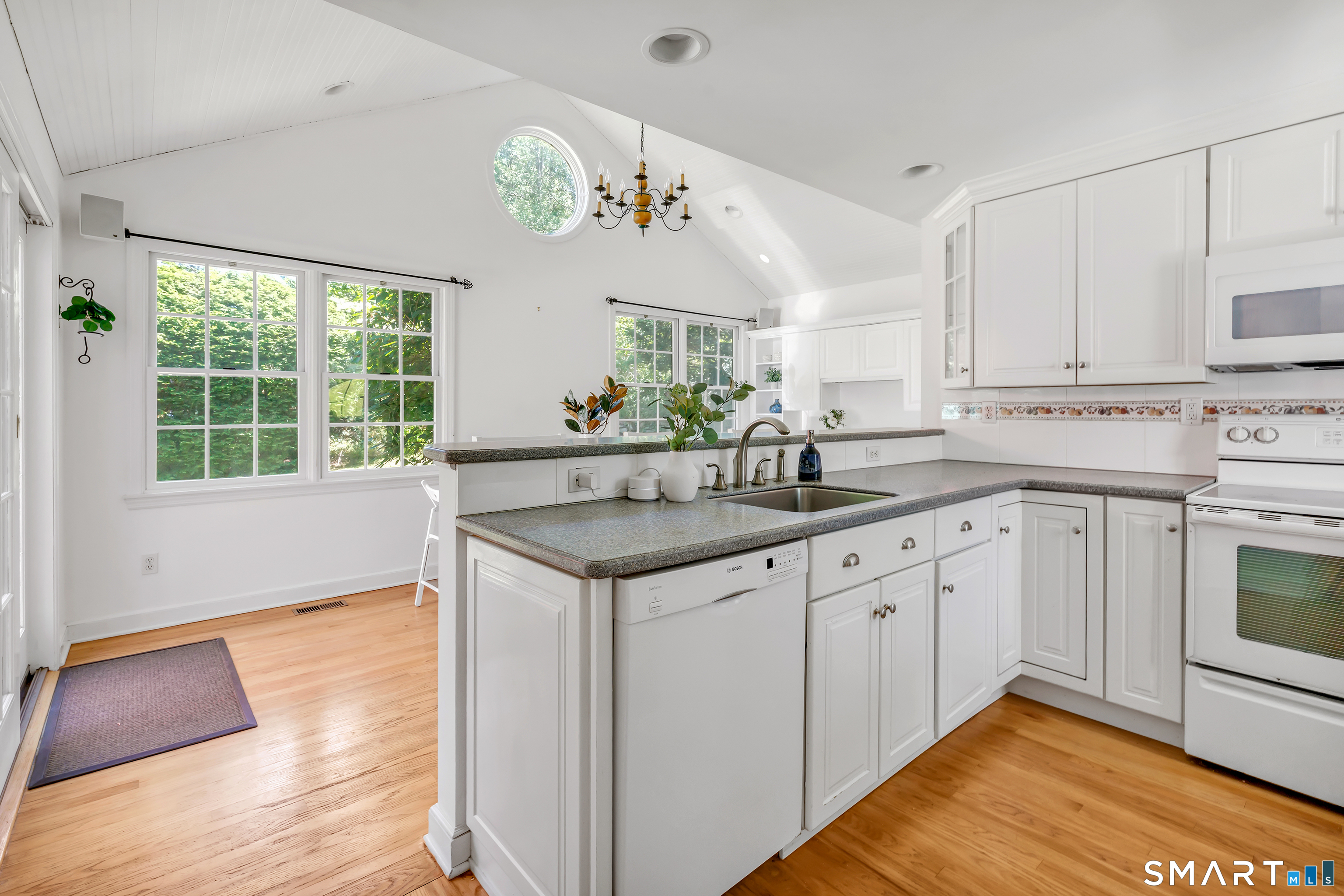 42 Bayberry Road Fairfield, CT 06825 - Photo 11 of 39