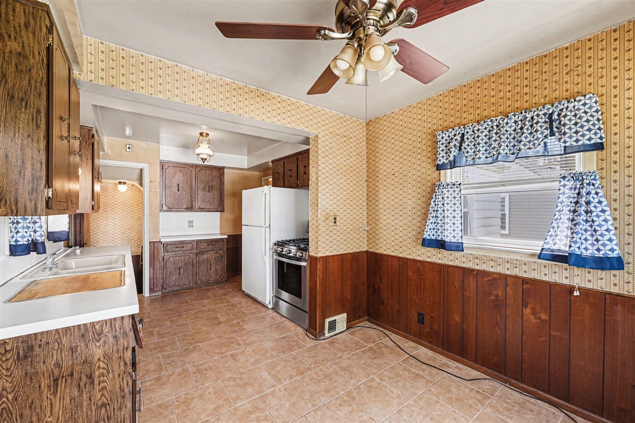 24924 Princeton Street Dearborn, MI 48124 - Photo 5 of 16