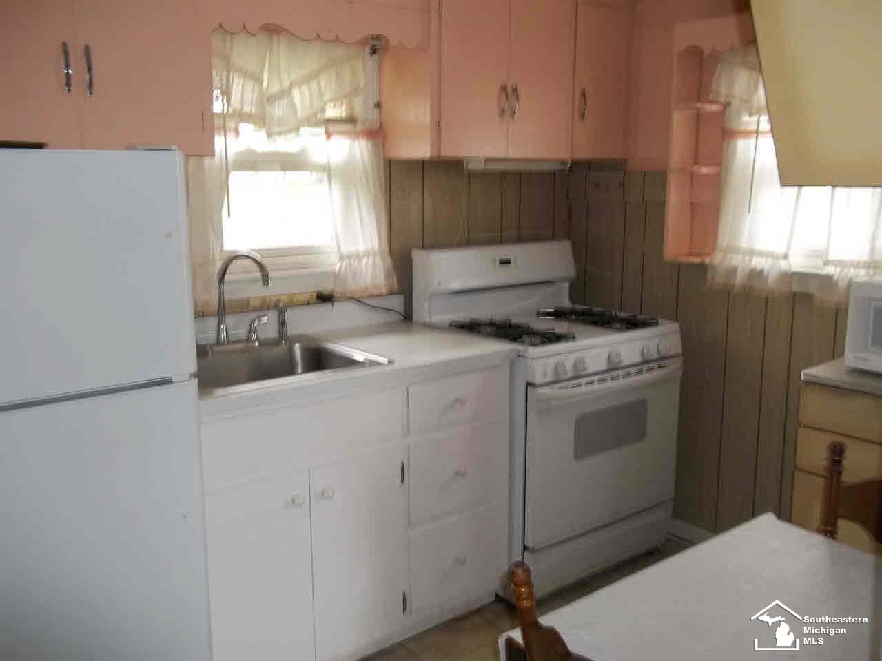 1975 Ida Maybee Road Monroe, MI 48162 - Photo 4 of 9 20448606-3.JPG