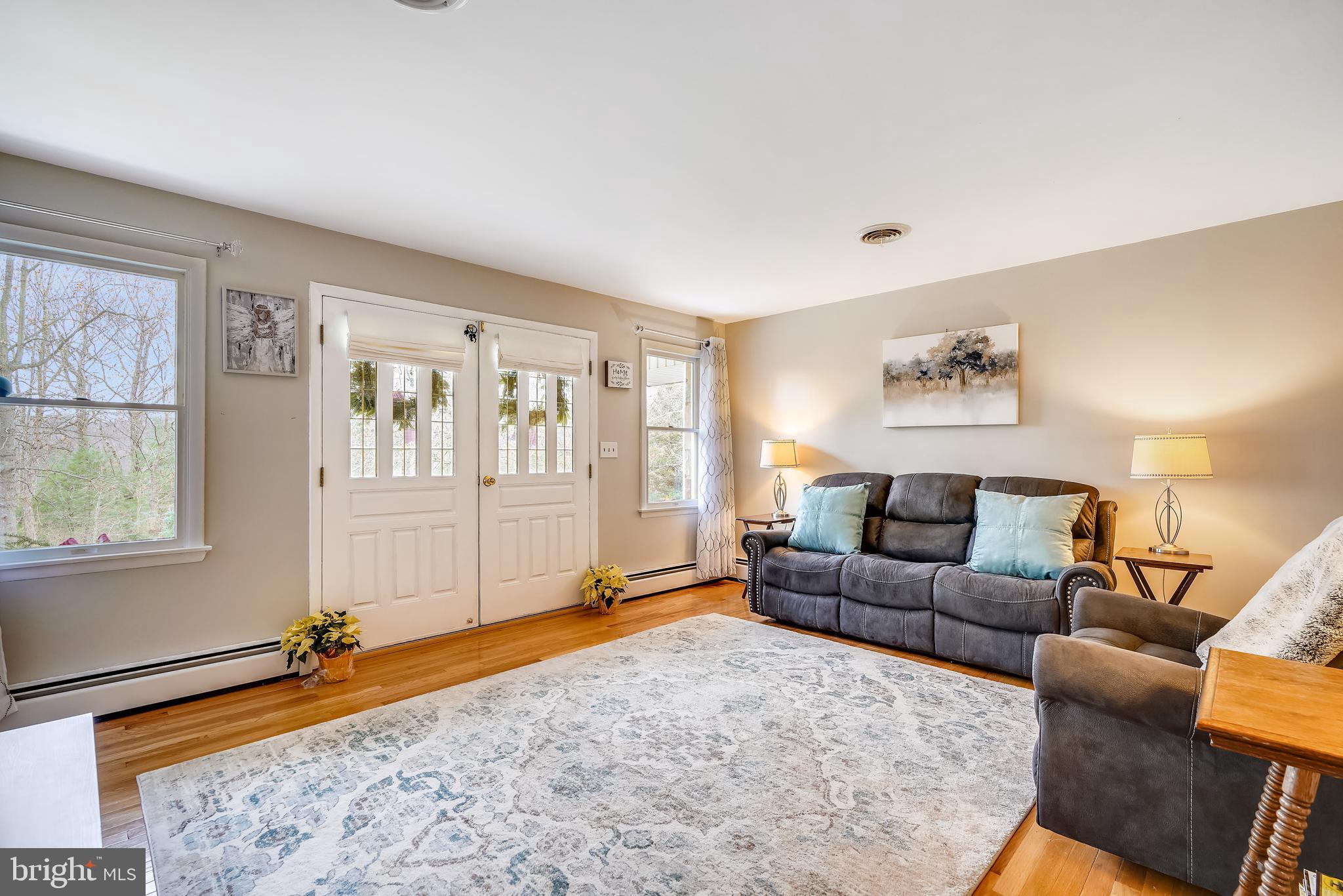 4383 London Bridge Road Finksburg, MD 21048 - Photo 8 of 34 Inviting family room
