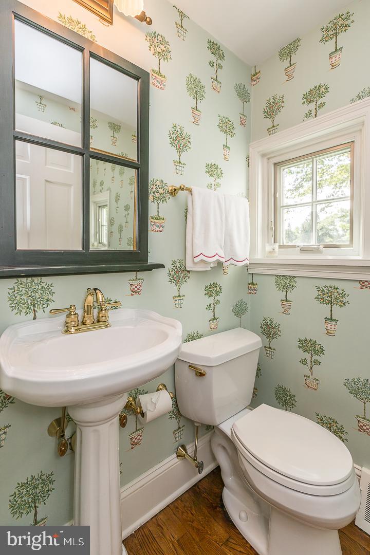1287 Argyle Road Berwyn, PA 19312 - Photo 31 of 56 Powder room