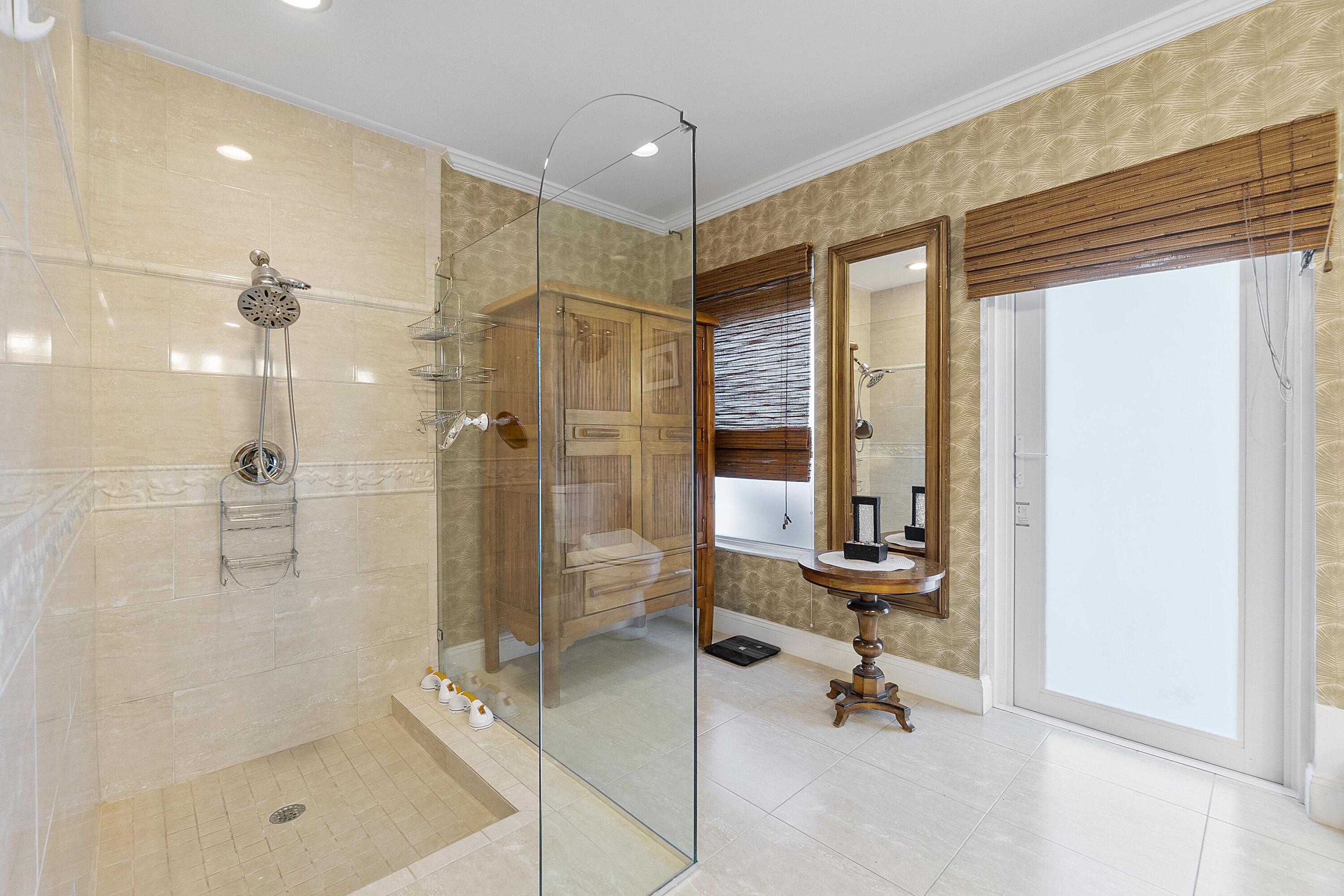 275 Northwest 69th Street Boca Raton, FL 33487 - Photo 24 of 34 BOCA LAKE MAST BATH RM 2