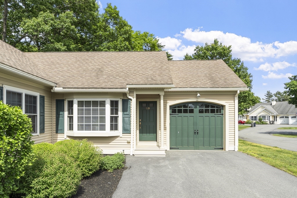 25 Flagstone Way, Unit 25 Windham, NH 03087 - Photo 2 of 32