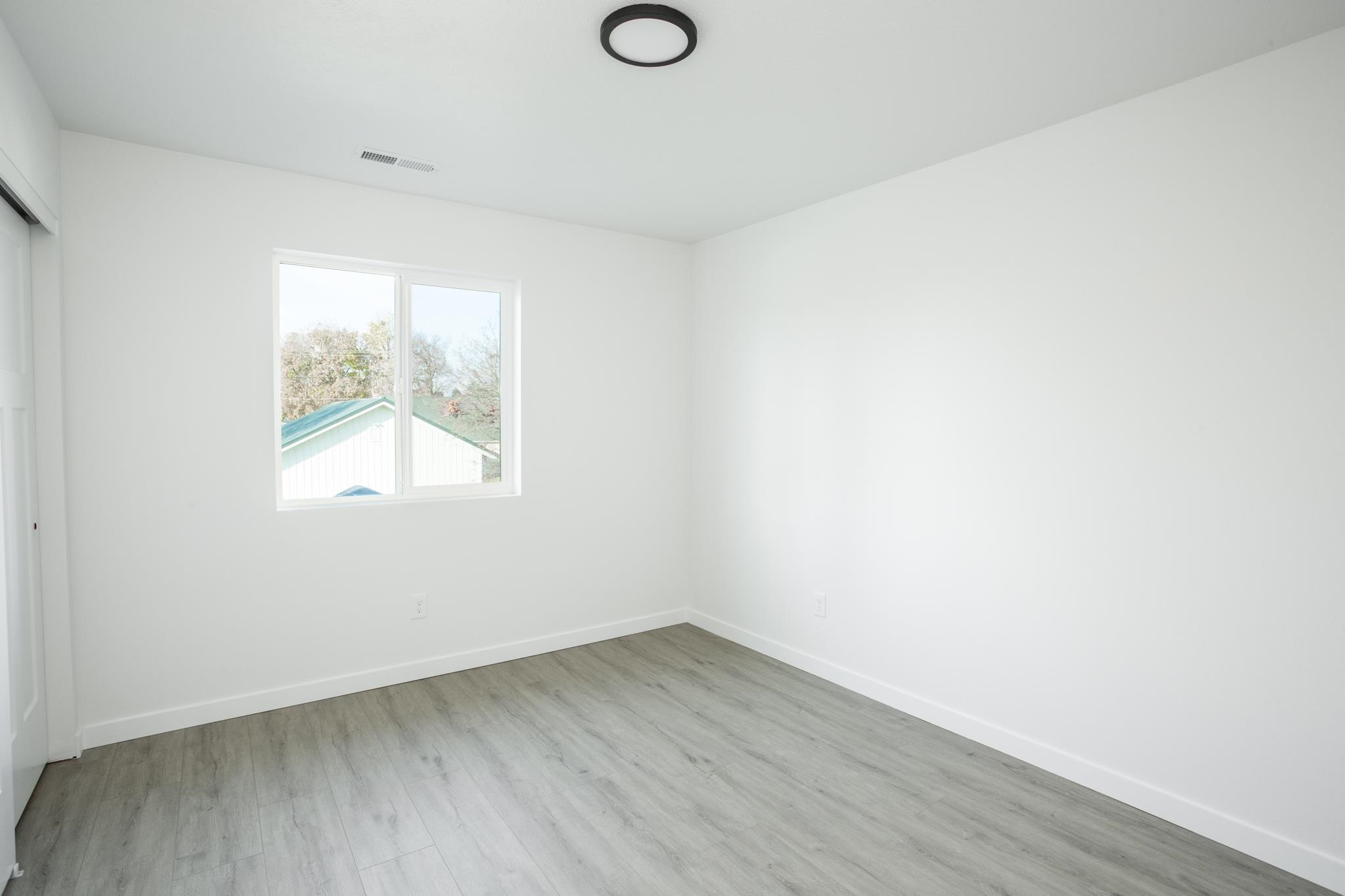 2011 North Sipple Road Spokane Valley, WA 99212 - Photo 17 of 27