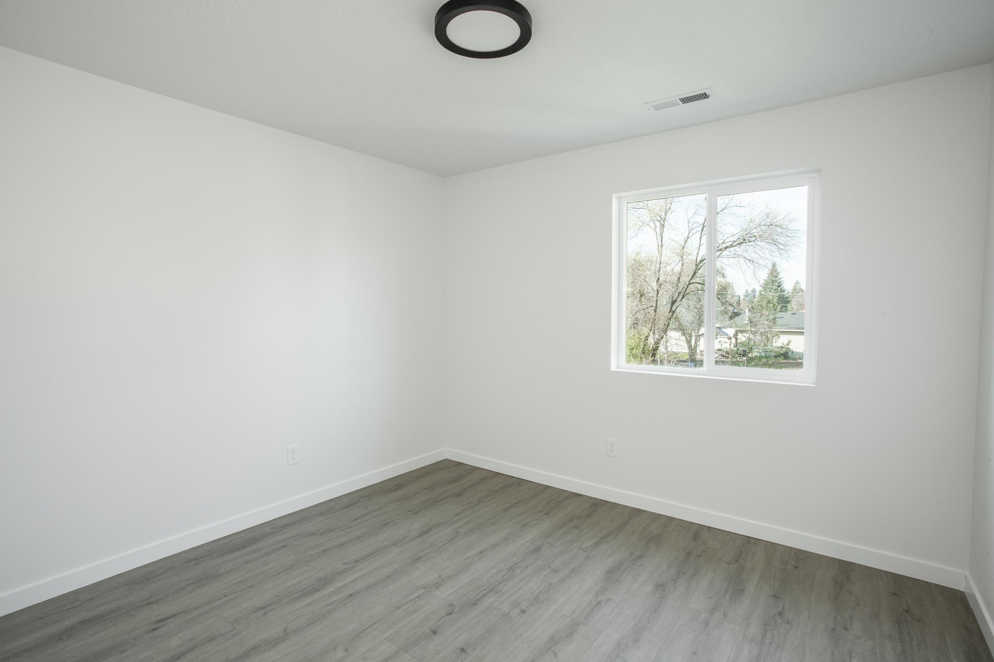 2011 North Sipple Road Spokane Valley, WA 99212 - Photo 19 of 27