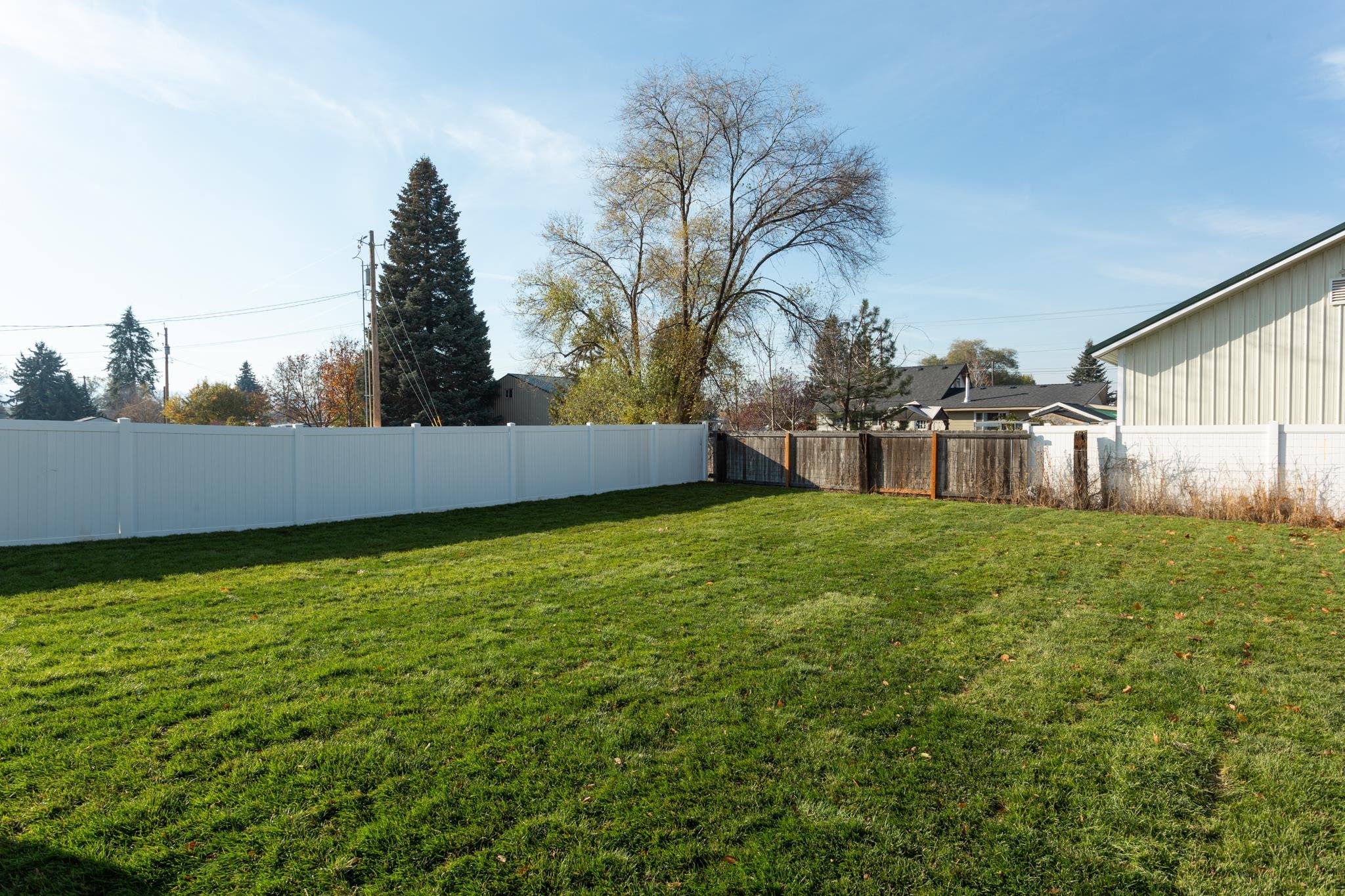 2011 North Sipple Road Spokane Valley, WA 99212 - Photo 23 of 27