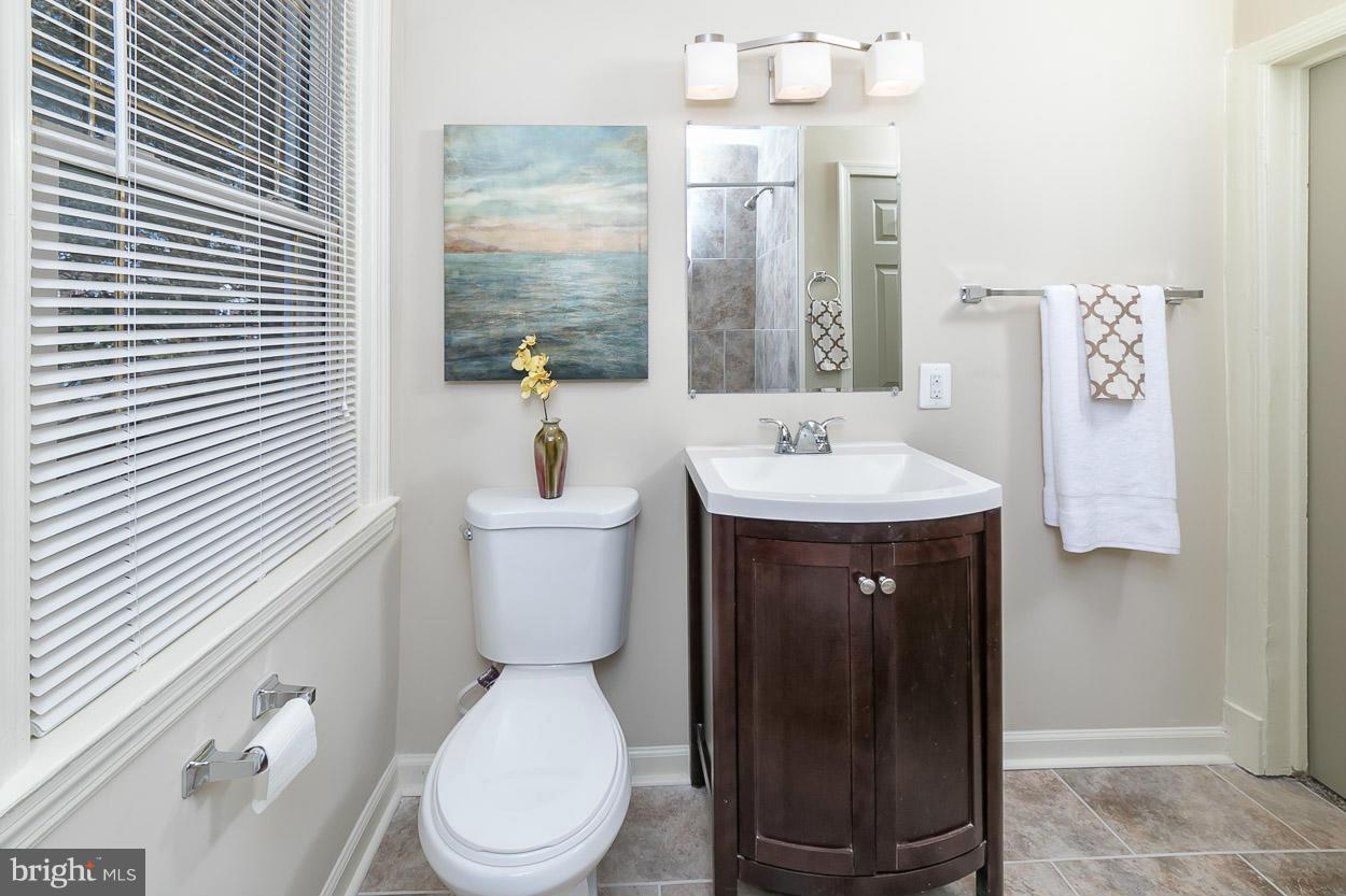 1611 Northgate Road Baltimore, MD 21218 - Photo 12 of 19 Bath (Master)