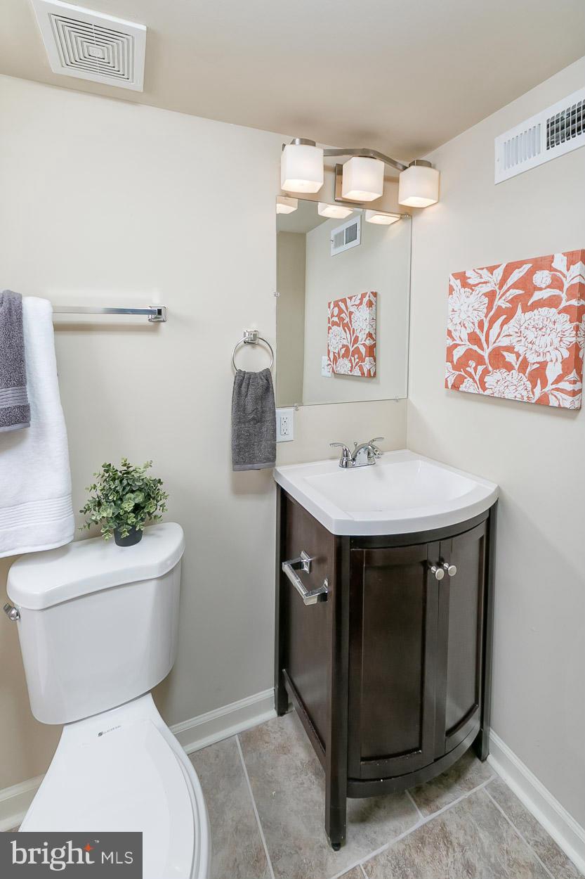 1611 Northgate Road Baltimore, MD 21218 - Photo 18 of 19 Bath