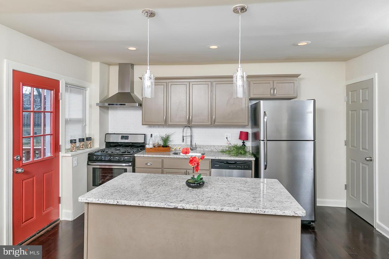 1611 Northgate Road Baltimore, MD 21218 - Photo 5 of 19 Kitchen