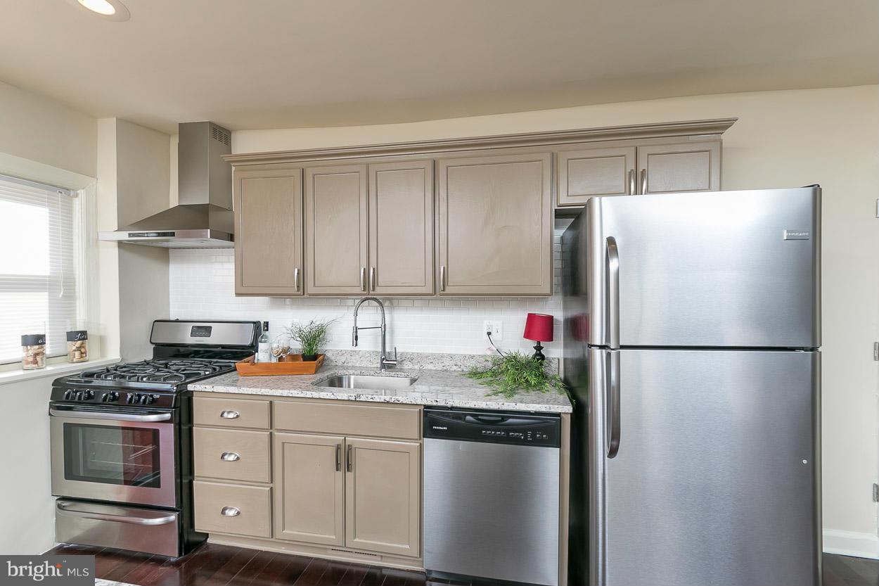 1611 Northgate Road Baltimore, MD 21218 - Photo 6 of 19 Kitchen