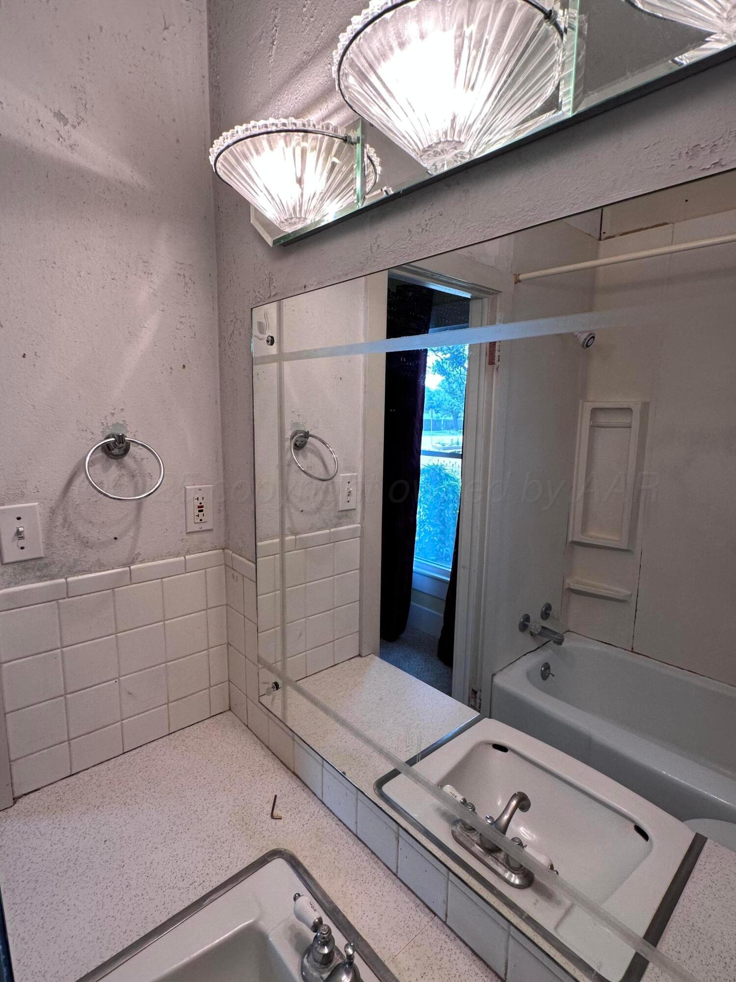 1303 3rd Avenue Canyon, TX 79015 - Photo 69 of 104 Master Bathroom