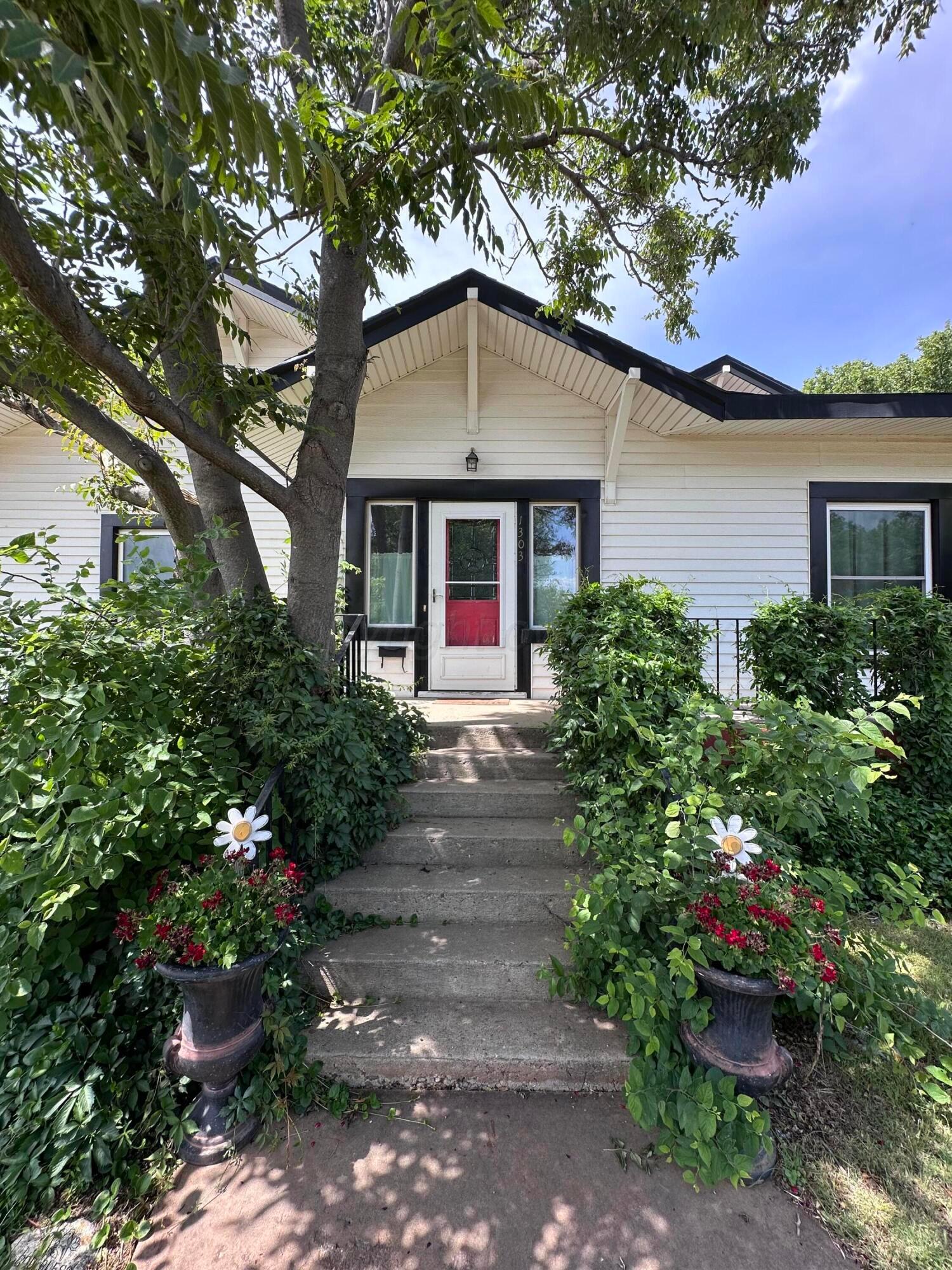 1303 3rd Avenue Canyon, TX 79015 - Photo 8 of 104 Front View