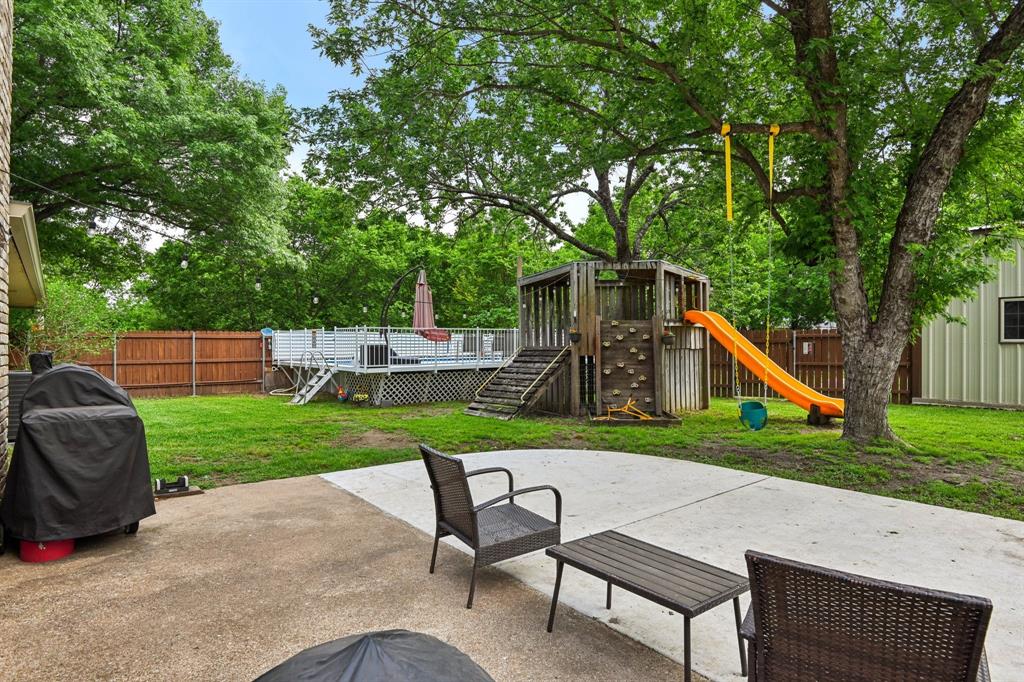 305 South Cockrell Hill Road Ovilla, TX 75154 - Photo 30 of 40 a backyard of a house with table and chairs