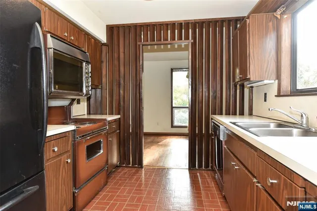 $725,000 | 36 Circle Drive, Park Ridge, NJ 07656