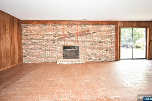 $725,000 | 36 Circle Drive, Park Ridge, NJ 07656