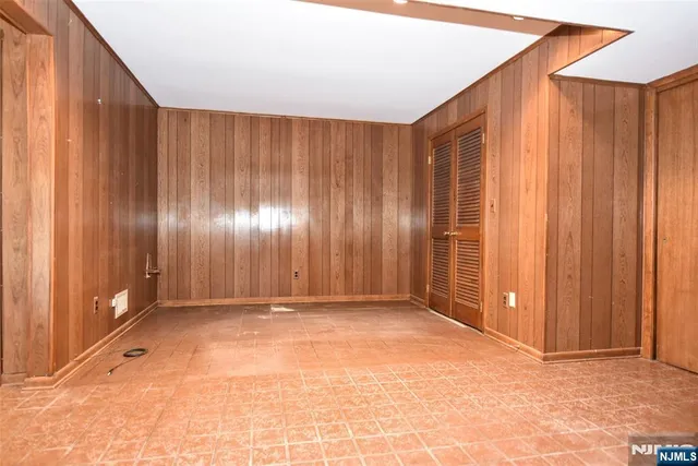 $725,000 | 36 Circle Drive, Park Ridge, NJ 07656