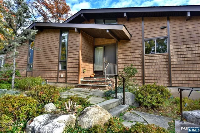 $725,000 | 36 Circle Drive, Park Ridge, NJ 07656