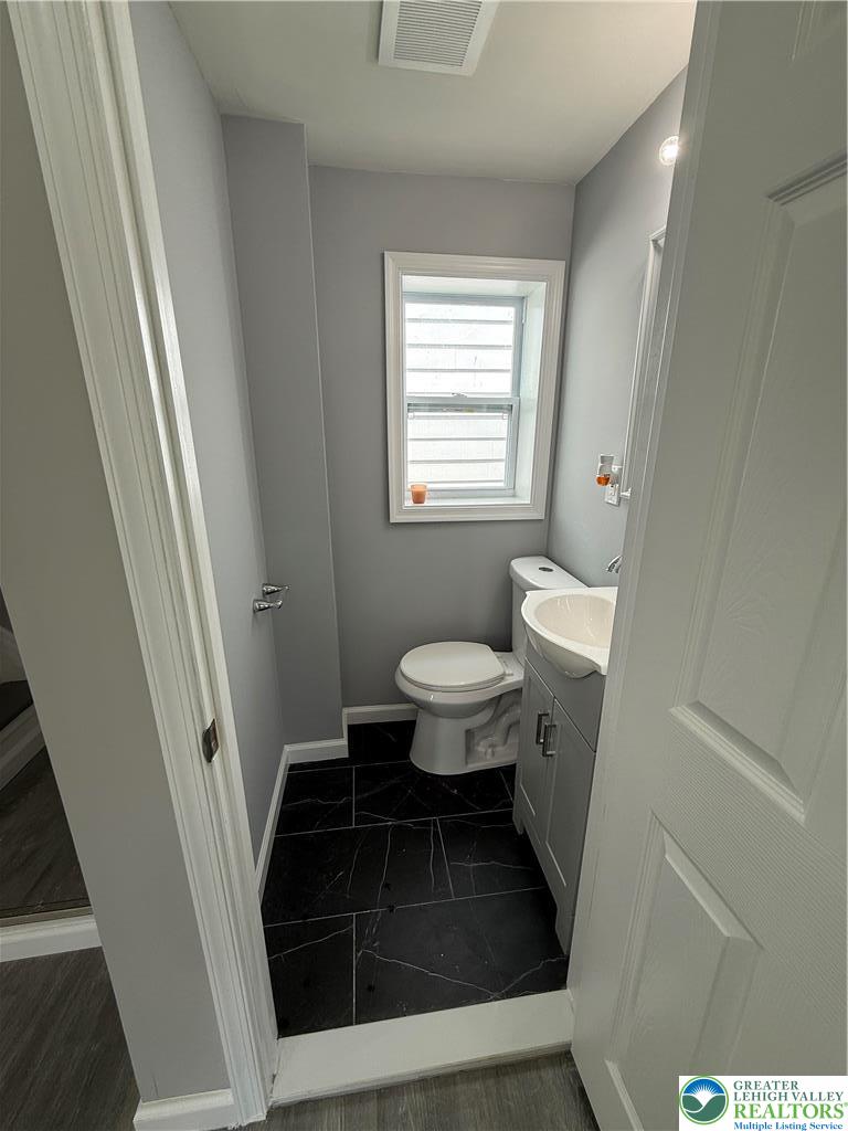 711 South Hanover Street Nanticoke, PA 18634 - Photo 9 of 27