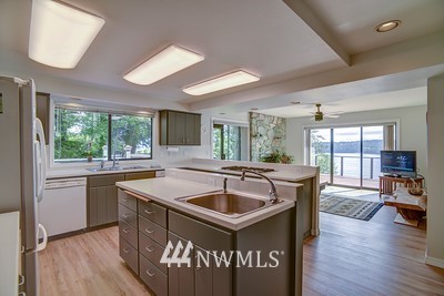 9084 Southeast Willock Road Olalla, WA 98359 - Photo 6 of 25 Gallery Image 6