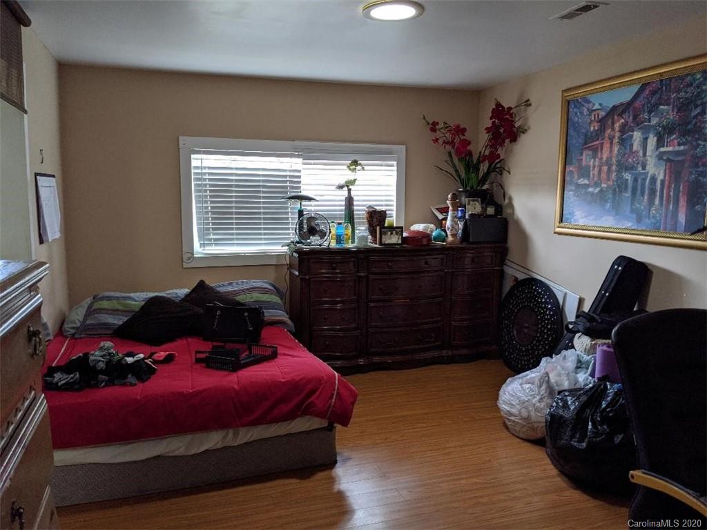 1344 Sunset Road Charlotte, NC 28216 - Photo 11 of 12 Gallery Image 11