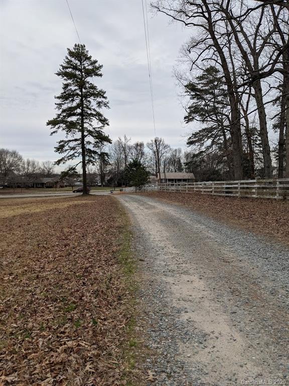 1344 Sunset Road Charlotte, NC 28216 - Photo 3 of 12 Gallery Image 3