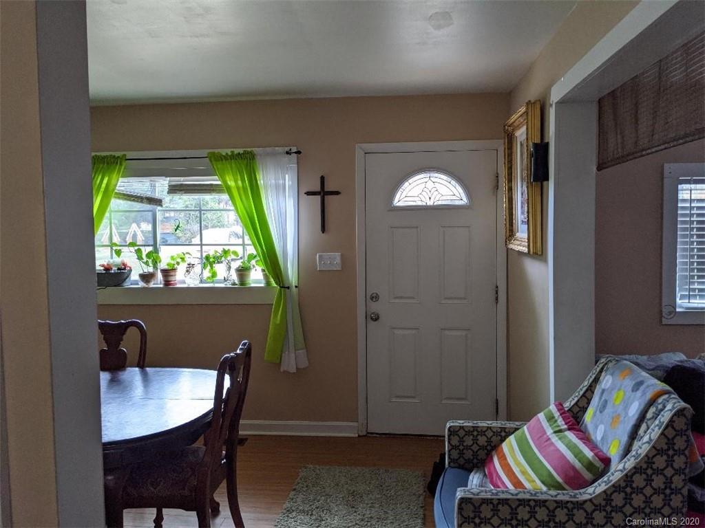 1344 Sunset Road Charlotte, NC 28216 - Photo 9 of 12 Gallery Image 9