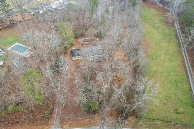 a view of a pathway of a yard