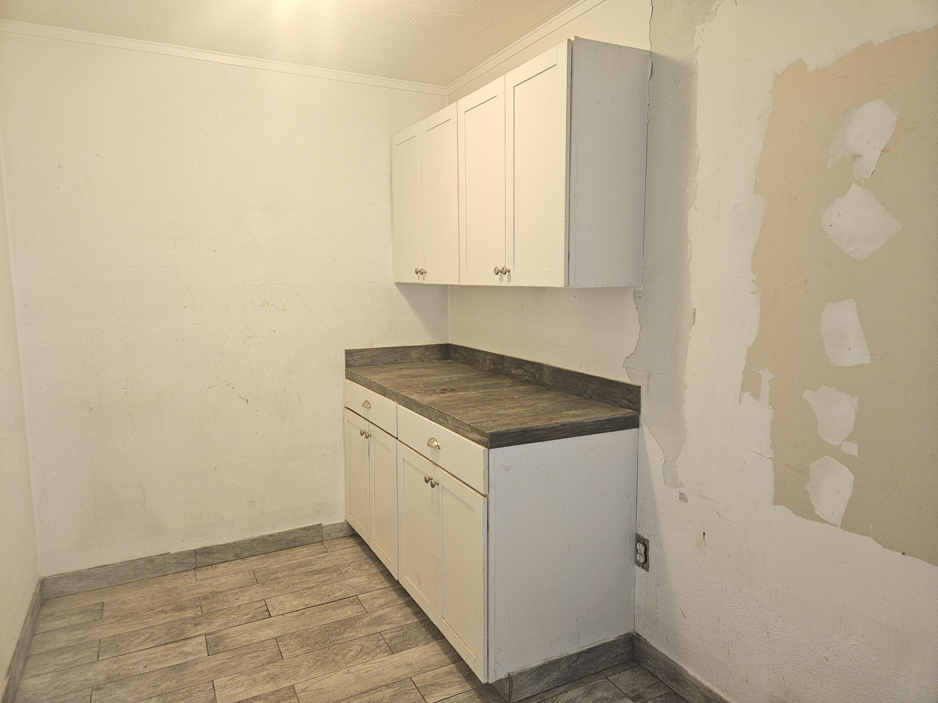413 South H Street Lakeview, OR 97630 - Photo 6 of 17 6. Kitchen
