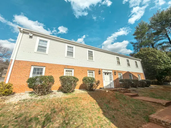 $1,300 | 833 King James Street Southwest, Unit D, Roanoke, VA 24014