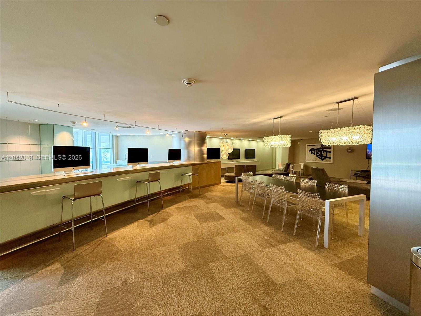 92 Southwest 3rd Street, Unit 4311 Miami, FL 33130 - Photo 50 of 54 Business lounge
