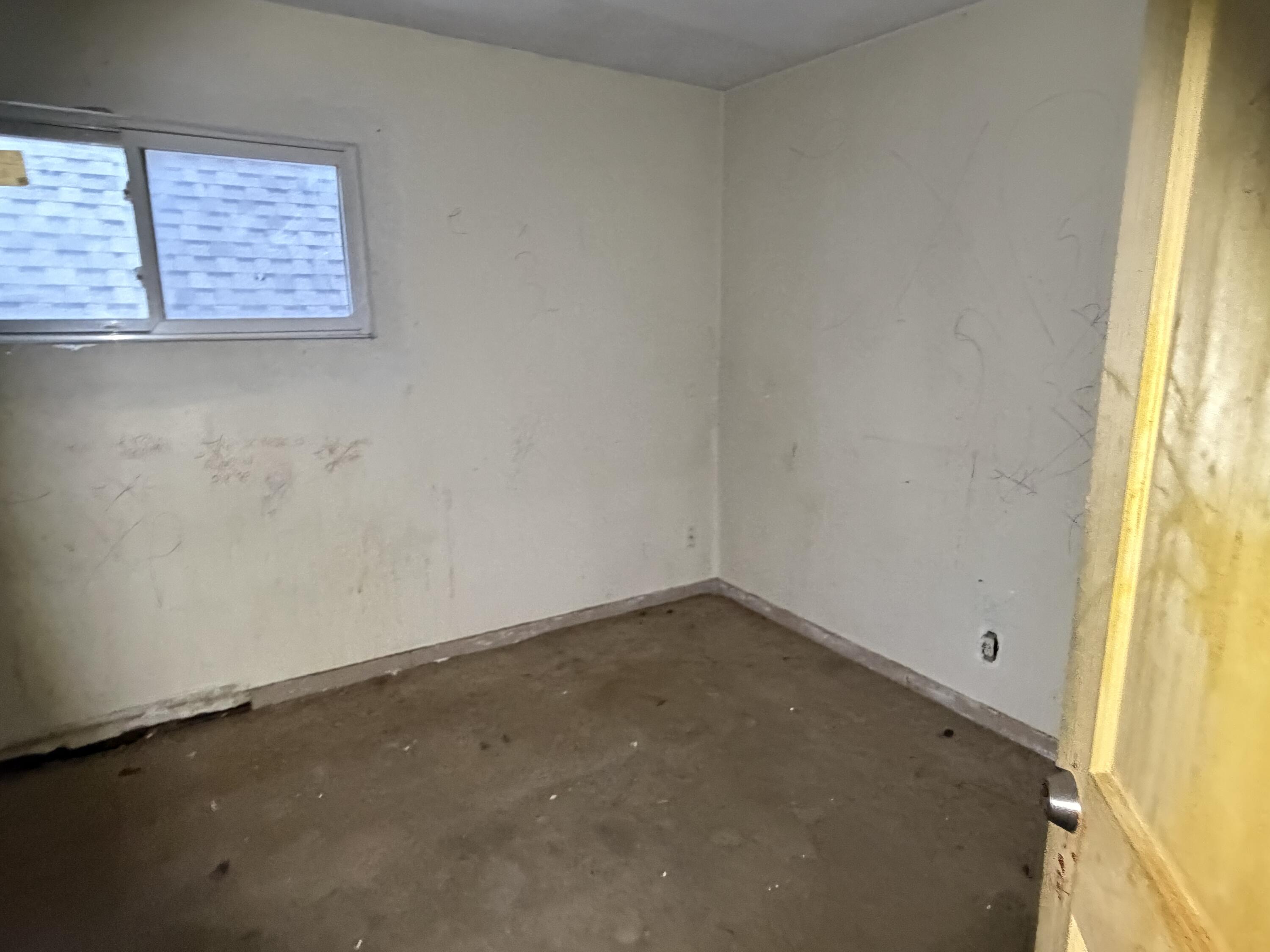 2436 North 16th Street Milwaukee, WI 53206 - Photo 6 of 16 Photo Jan 12 2026, 7 46 10 AM