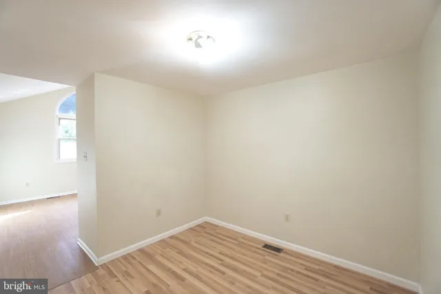 a view of livingroom with furniture