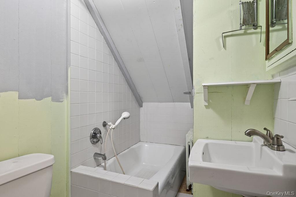 51 Pinesbridge Road Ossining, NY 10562 - Photo 38 of 50 Gate House Bathroom