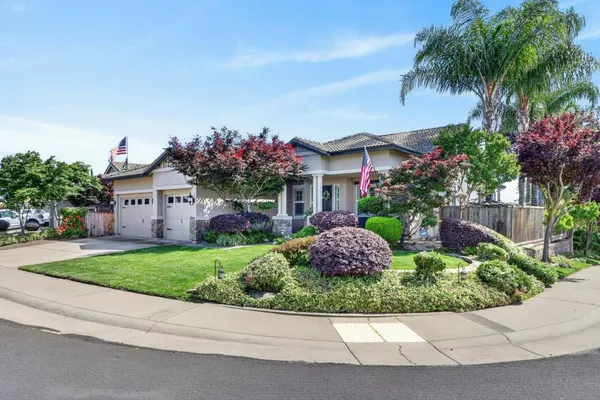 $874,900 | 2004 El Venden Way, Roseville, CA 95661